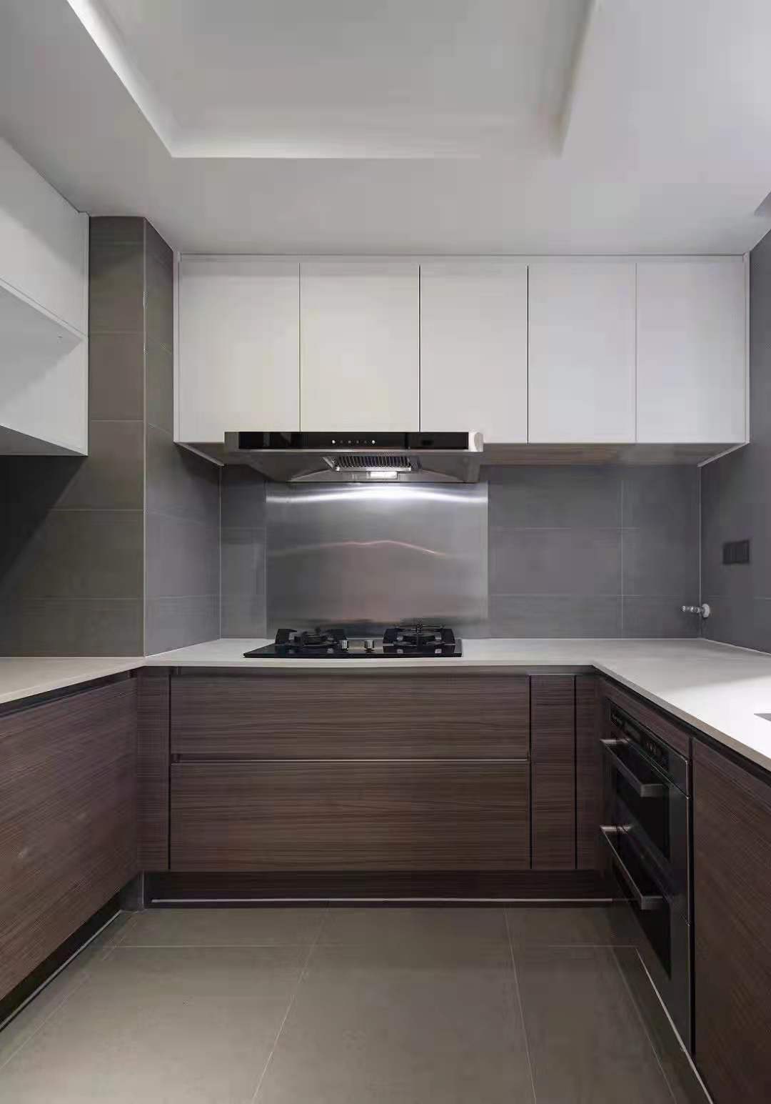 自然舒適的木飾面, 溫柔色調(diào)的軟裝，讓整個空間更具治愈感和親和力，加上生活的煙火氣，安靜而溫馨，平淡而簡單。 (8).jpg